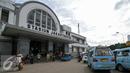 Suasana di depan di stasiun Jakarta Kota, Senin (21/12). Pengoperasian rute akan difasilitasi oleh commuter line yang dioperasikan oleh PT KAI Commuter Jabodetabek (KCJ). (Liputan6.com/Yoppy Renato)