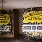 Karangan bunga tanda duka cita meninggalnya pengusaha Ciputra di  Artepreneur Ciputra Word 1, Kuningan Jakarta. Merdeka.com/Dwi Aditya