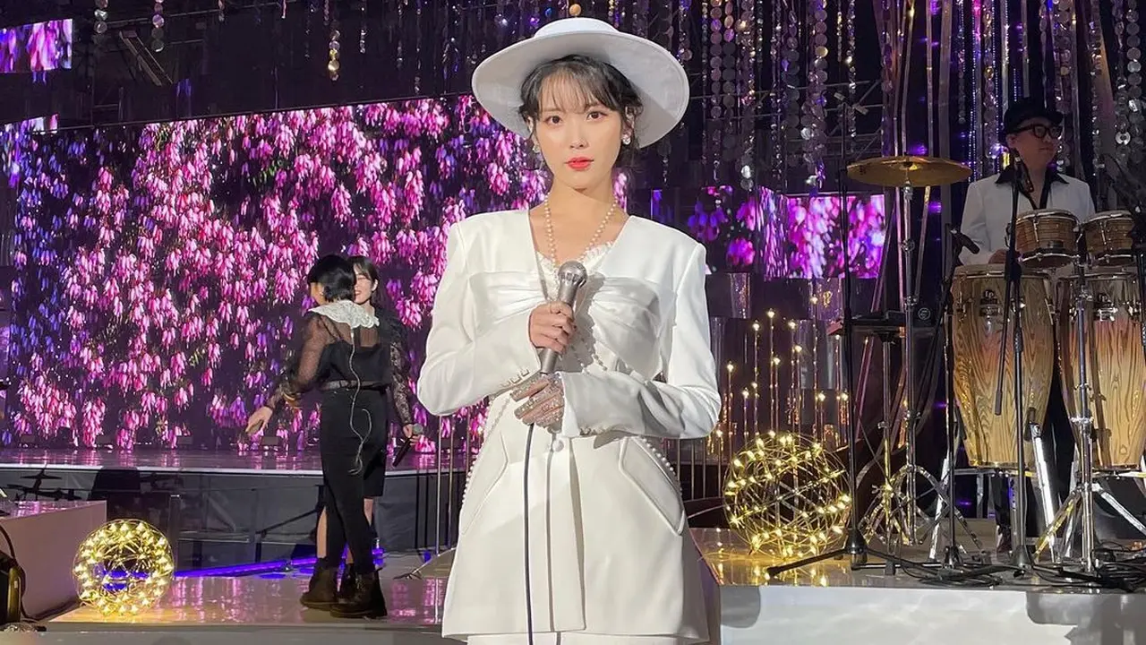 4 Gaya Fashion IU di Golden Disc Award ke-36, Tampilan Sederhana tapi Harganya Ratusan Juta