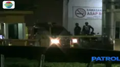 Belum diketahui penyebab jatuhnya wanita tersebut apakah disengaja atau ada orang lain yang mendorongnya.