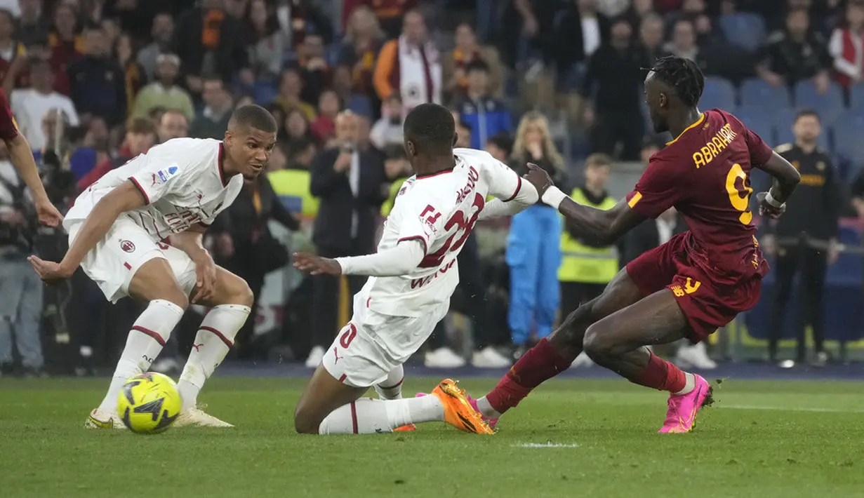 <p>Laga yang berlangsung secara dramatis tersebut berakhir imbang 1-1. (AP Photo/Gregorio Borgia)</p>