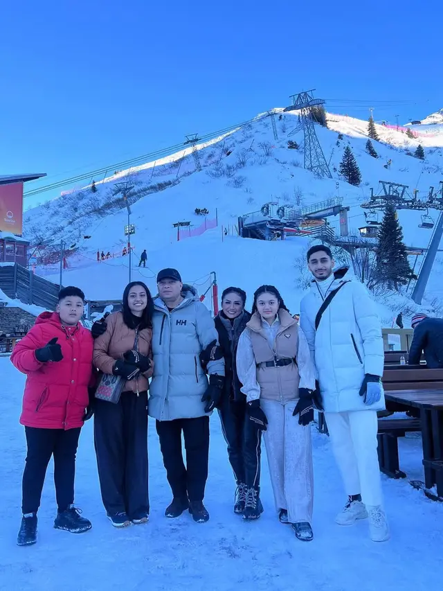 Artis Liburan Destinasi Bersalju