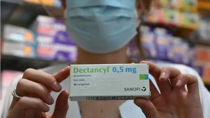 Sekotak Dectancyl, obat yang diproduksi oleh Sanofi yang mengandung Deksametason. (AFP)