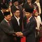 Presiden Joko Widodo atau Jokowi memberikan ucapan selamat kepada para Wakil Menteri (Wamen) Kabinet Indonesia Maju usai pelantikan di Istana Negara, Rabu (23/10/2019). Sebanyak 12 wakil menteri dilantik untuk membantu jajaran menteri Kabinet Indonesia Maju. (Liputan6.com/Angga Yunair)