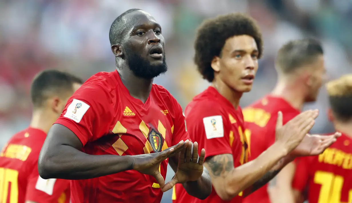 Striker Belgia, Romelu Lukaku, melakukan selebrasi usai mencetak gol ke gawang Panama pada laga Piala Dunia 2018 di Stadion Fisht, Senin (18/6/2018). Belgia menang 3-0 atas Panama. (AP/Matthias Schrader)