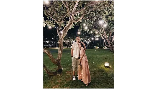 Nah ini dia potret romantis Hanggini dan kekasih barunya, so sweet banget.