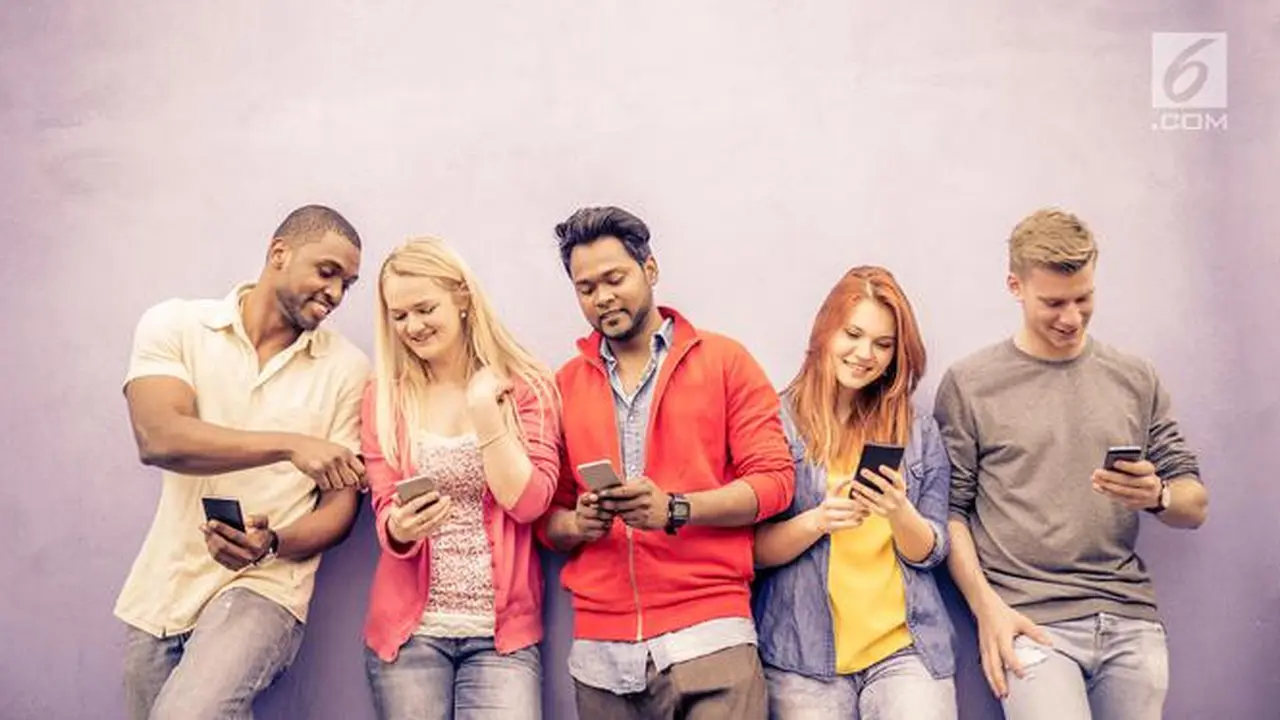 Terus menerus menggenggam smartphone setiap saat? Hati-hati, ada beberapa efek buruk yang dapat membuat Anda kecanduan smartphone.
