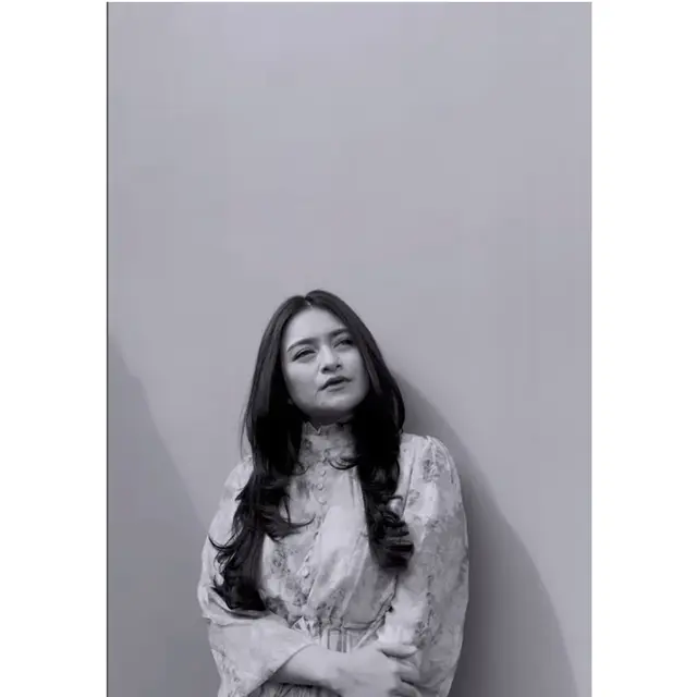 6 Potret Nathalie Holscher Putuskan Lepas Hijab, Unggah Video Pamer Rambut