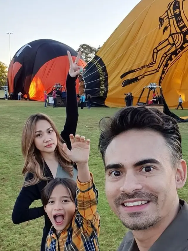 Potret keluarga Sinclair (Sumber: Instagram/ashrafsinclair)