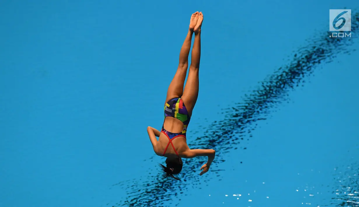 Atlet loncat indah saat tampil di final springboard 1m putri Asian Games 2018, Aquatic Centre, GBK, Jakarta, Jumat (31/8). Nomor ini dimenangkan oleh Wang Han asal China yang berhasil mendapatkan total skor 323.55. (Merdeka.com/Imam Buhori)