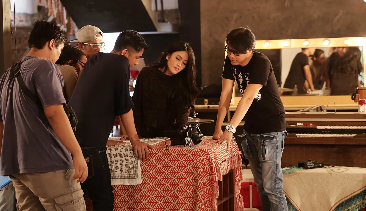 Suami Dewi Gita itu mengaku menghubungi banyak rekannya sesama musisi, untuk menjadi cameo dalam video klipnya. Tapi karena kesibukannya masing-masing, banyak yang tidak bisa hadir. (Galih W. Satria/Bintang.com)