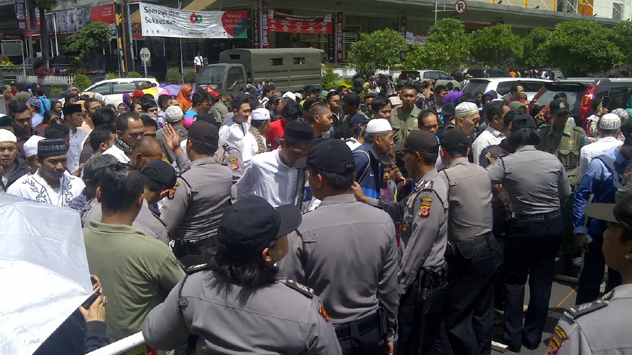 Pengamanan di Masjid Agung Bandung