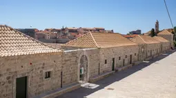 Suasana Kompleks Lazzarettos, sebuah fasilitas karantina abad pertengahan di Dubrovnik, Kroasia, Rabu (15/4/2020). Masa lockdown akibat virus corona COVID-19 di Kroasia yang sedianya berakhir pada 19 April akan diperpanjang. (Xinhua/Pixsell/Grgo Jelavic)