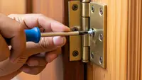 6 Cara Mengatasi Pintu Berdecit Tanpa Ganti Engsel