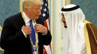 Raja Salman dan Donald Trump di Arab Saudi. (AP)