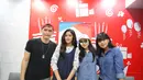 Bintang sinetron Dua Wanita Cantik hadir dalam acara Meet And Great yang berlangsung di Car Free Day, Sarinah, Thamrin, Jakarta Pusat, Minggu (6/8). Hadir diantaranya, Nikita Willy, Rizky Aditya, Audi Marissa dan Ochi Rosdiana. (Adrian Putra/Bintang.com)