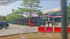 Pemain AC Milan Tiba di Bandara Soetta, Disambut Milanisti Indonesia