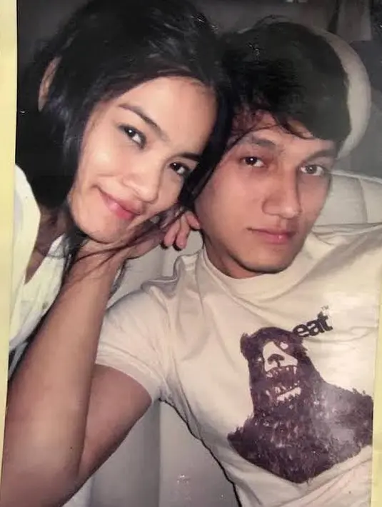 Tepat tanggal 26 Agustus 1999, keduanya pun resmi berpacaran. Namun tak lama, keduanya harus jalani LDR Indonesia-Jerman. (instagram.com/titi_kamall)