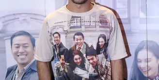 Aktor ternama tanah air, Reza Rahadian mengakui kalau dirinya tertantang berperan sebagai BJ Habibie di film Rudy Habibie. (Galih W Satria/Bintang.com)