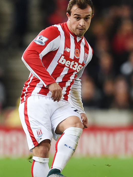 10. Xherdan Shaqiri - Menjadi pemain yang diramalkan paling laris di bursa transfer nanti. Terlebih kualitas yang dimiliki pemain mungil tersebut masih sangat bisa diandalkan. (AFP/Paul Ellis)