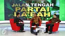 Ketua Umum PPP hasil Muktamar Jakarta, Djan Faridz (tengah) dan Waketum PPP hasil Muktamar Jakarta Humphrey Djemat (kanan) hadir dalam diskusi bertajuk 'Jalan Tengah Partai Ka'bah' di Jakarta, Minggu (24/1/2016). (Liputan6.com/ Immanuel Antonius)