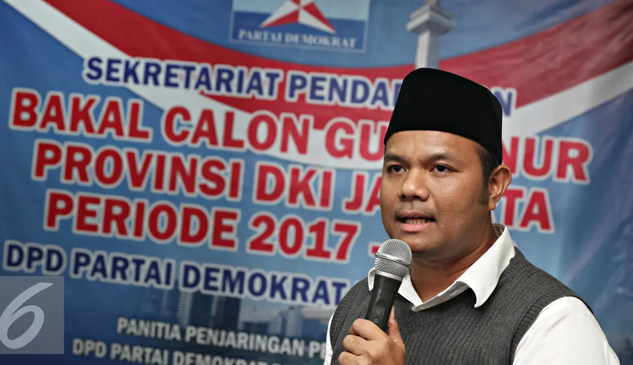 Pengusaha Muhamad Idrus memberikan keterangan usai mendaftarkan diri sebagai balon Gubernur DKI Jakarta di Kantor DPD Partai Demokrat DKI Jakarta, Rabu (13/4). Muhamad Idrus mengusung tagline 'Jakarta Keren'. (Liputan6.com/Immanuel Antonius)