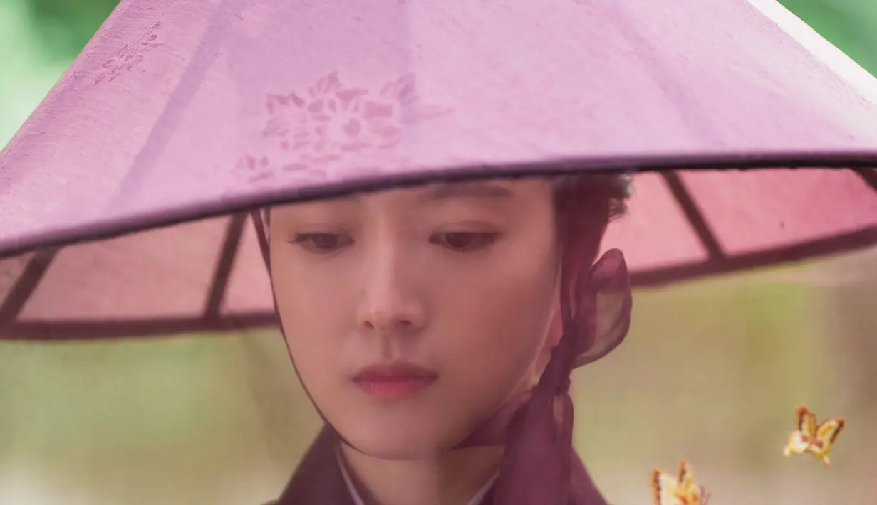 Meski hidup di era Joseon, ketika sulit bagi wanita untuk mengekspresikan diri dan menjalani kehidupan yang mereka inginkan, Park Yeon Woo yang kala itu belum menikah selalu bertekad untuk mengejar mimpinya. (Foto: Instagram/ mbcdrama_now)