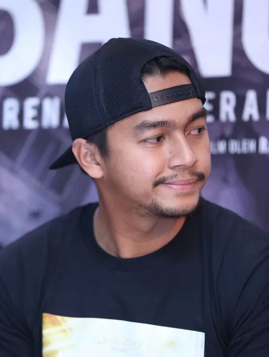 "Ini pertama kali saya syuting film yang ada CGI nya sih saya rasa. Banyak yang susah, adegan sama Vino, sama Acha, banyak yang pakai CGI, walau enggak bergerak, tapi itu sebenarnya hasil gambar CGI," kata Deva Mahenra. (Nurwahyunan/Bintang.com)