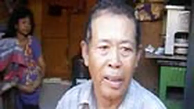 Tak mampu membiayai istrinya berobat ke rumah sakit, seorang kakek di Surabaya, Jatim rela menjual ginjalnya. Kondisi terjadi lantaran kakek bernama Iksan Dalgo itu hidup miskin.