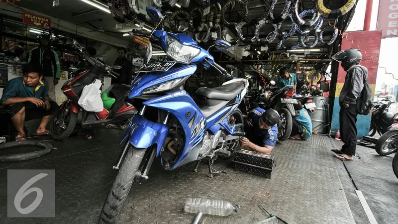 20160630- Bengkel Motor Mulai Diserbu Calon Pemudik-Jakarta-Yoppy Renato
