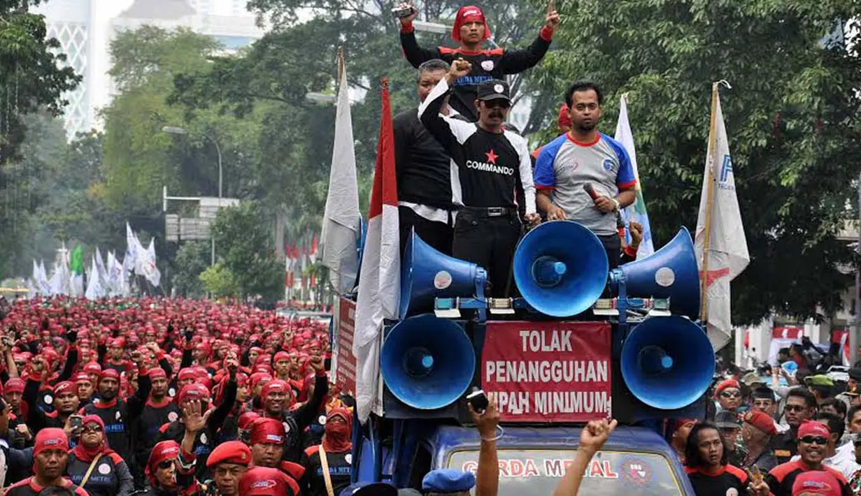 Massa yang datang merupakan gabungan berbagai organisasi buruh yang ada di Jabodetabek (Liputan6.com/Miftahul Hayat)
