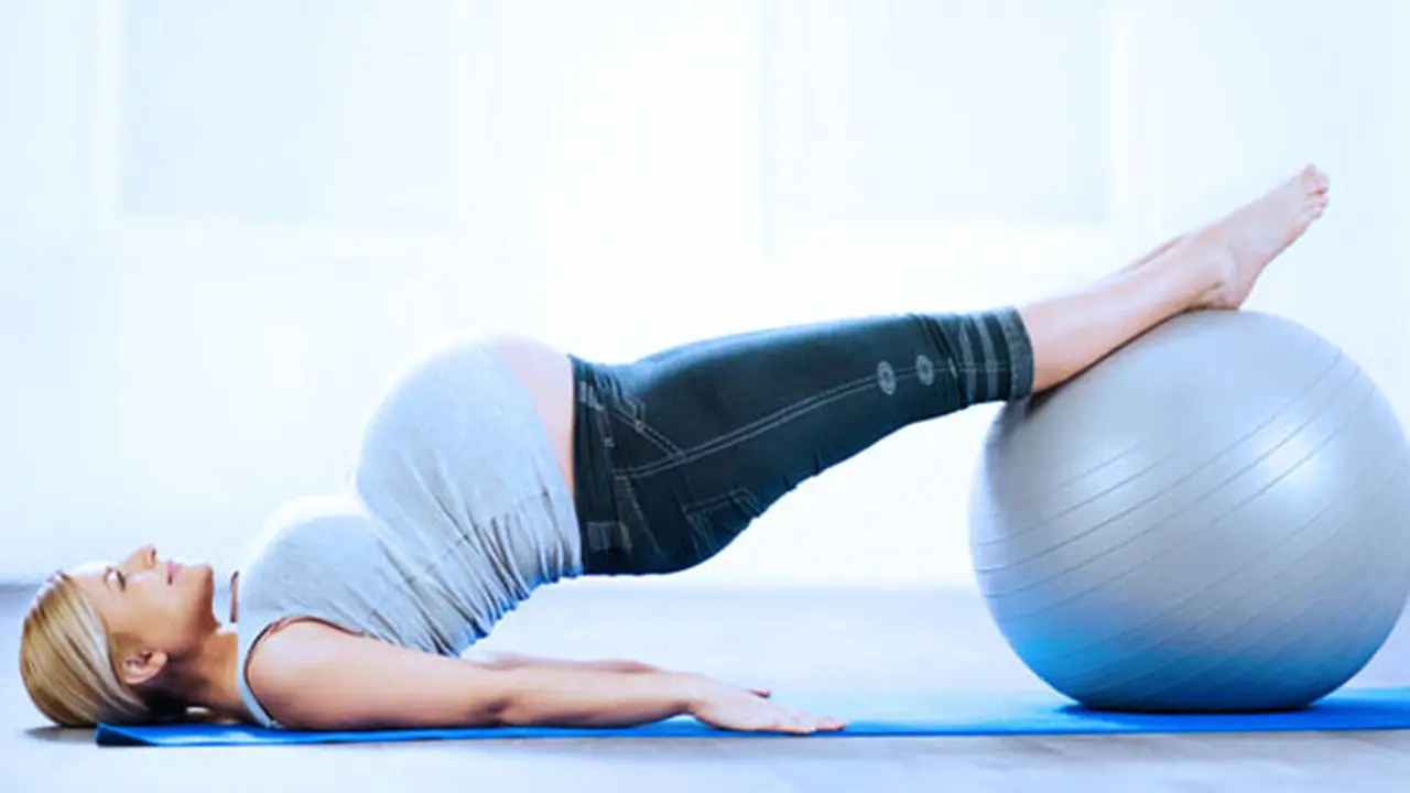 Ilustrasi Yoga pada saat hamil