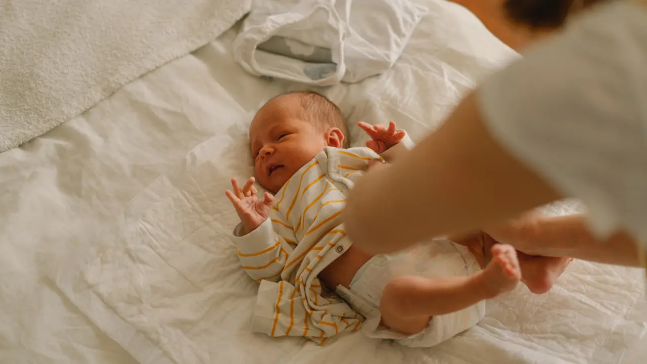 Ganti popok bayi