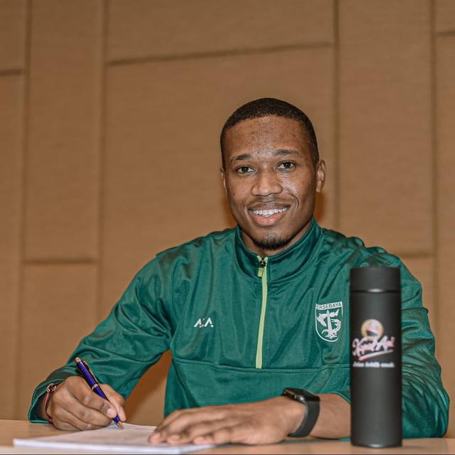 5 Gaya Santai Arsenio Valpoort saat di Luar Lapangan, Lepas Penat