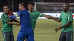 Para pemain Timnas Indonesia tampak bercanda saat latihan di SUGBK, Jakarta, Sabtu (13/1/2018). Timnas Indonesia menggelar latihan terakhir sebelum laga persahabatan melawan Islandia. (Bola.com/Vitalis Yogi Trisna)