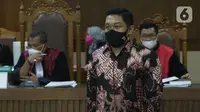 Terdakwa dugaan suap penanganan perkara di KPK yang juga mantan penyidik, AKP Stepanus Robin Pattuju saat menjalani sidang lanjutan di Pengadilan Tipikor, Jakarta Pusat, Senin (20/9/2021). Sidang beragendakan keterangan saksi dari JPU KPK. (Liputan6.com/Helmi Fithriansyah)