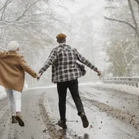 Ilustrasi berjalan bersama, romantis, pasangan. (Photo by Arina Krasnikova from Pexels)