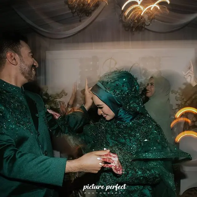 7 Momen Reza Zakarya dan Valda yang Jalani Henna Night