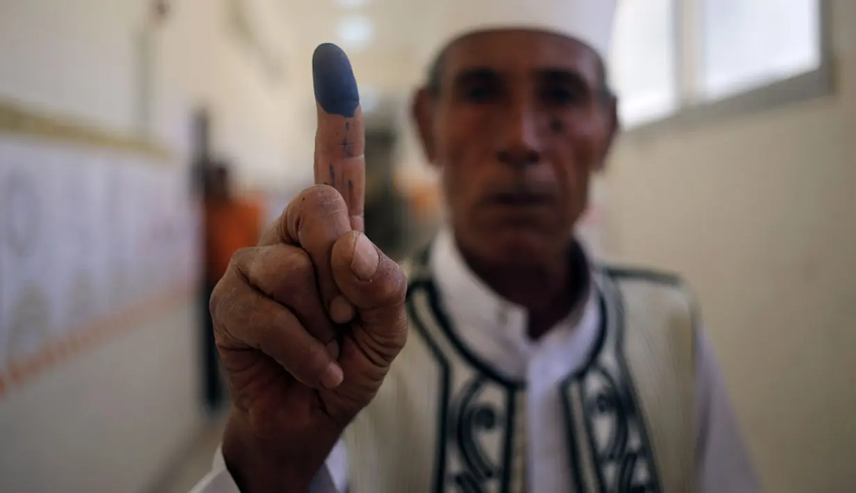 Pasca jatuhnya rezim Muamar Gaddafi tiga tahun lalu, Warga Libya melakukan Pemilu untuk memilih anggota parlemen yang baru, (25/6/2014). (REUTERS/Esam Omran Al-Fetori)