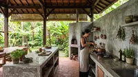 8 Desain Dapur Terbuka yang Teduh Saat Kemarau, Suasana Masak Ala Resort