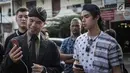 Ahmad Dhani dan Al Ghazali bersiap menjalani sidang lanjutan kasus ujaran kebencian (Hate Speech) di media sosial Twitter di PN Jakarta Selatan, Senin (30/4).  Sidang tersebut beragendakan tanggapan Jaksa penuntut umum. (Liputan6.com/Faizal Fanani)