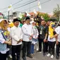 Pasangan bakal calon (bacalon) Wali Kota dan Wakil Wali Kota Tangerang Sachrudin-Maryono Hasan, dikawal ribuan massa saat mendaftarkan diri ke KPU setempat, Kamis 28 Agustus 2024. (Liputan6.com/Pramita Tristiawati).