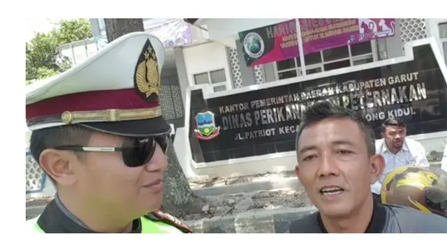 Seorang ayah meminta bantuan polisi untuk mencarikan anaknya yang ikut aksi di Garut
