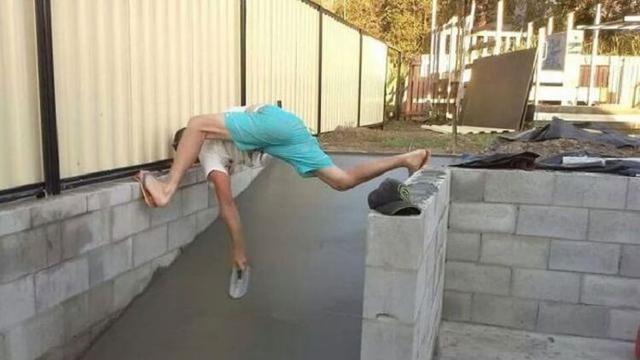 6 Aksi Kuli Bangunan Kerja Posisi Terbalik Ini Nyeleneh, Atraktif