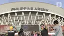 Penonton selfie jelang upacara pembukaan SEA Games 2019 di Philipine Arena Bulacan, Manila, Sabtu (30/11/2019). Pesta olahraga se-Asia Tenggara ini akan berlangsung hingga 11 Desember. (Bola.com/M Iqbal Ichsan)