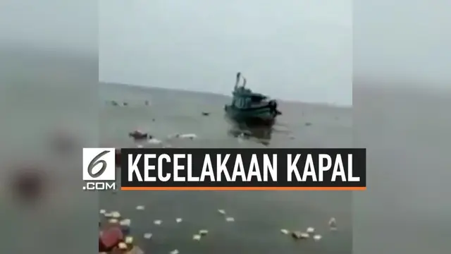 Akibat terhantam ombak yang kencang, sebuah kapal bermuatan sembako terhembas dan tenggelam di laut. Beruntung tidak ada korban jiwa dalam kecelakaan yang terjadi di perairan Juante tersebut.
