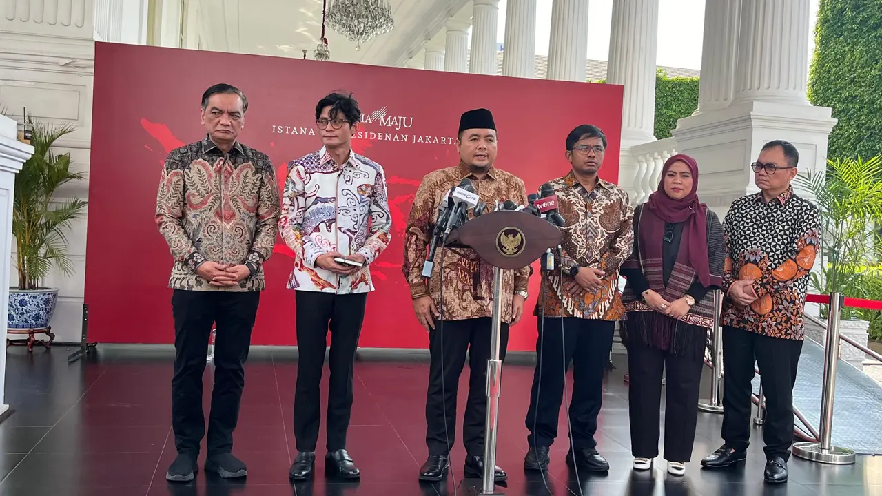 Pimpinan Komisi Pemilihan Umum (KPU) menemui Presiden Jokowi di Istana. (Lizsa Egeham).