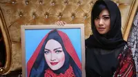 Dikritik Pakai Baju Pendek ke Makam, Adik Julia Perez Sewot
