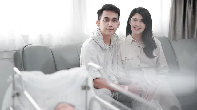 6 Potret Naga dan Istri Bersama Buah Hati yang Dinanti 8 Tahun, Buat Lagu Untuknya