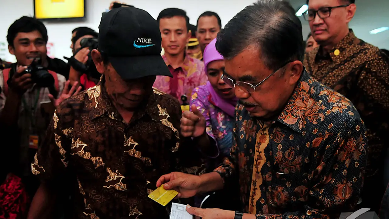 JK Saksikan Warga Bergembira Mendapat Uang